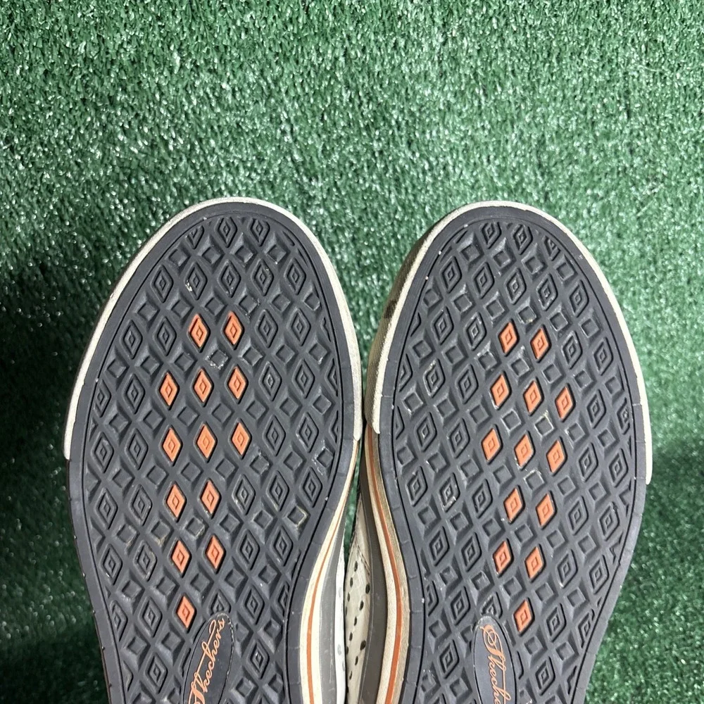 Skechers item you